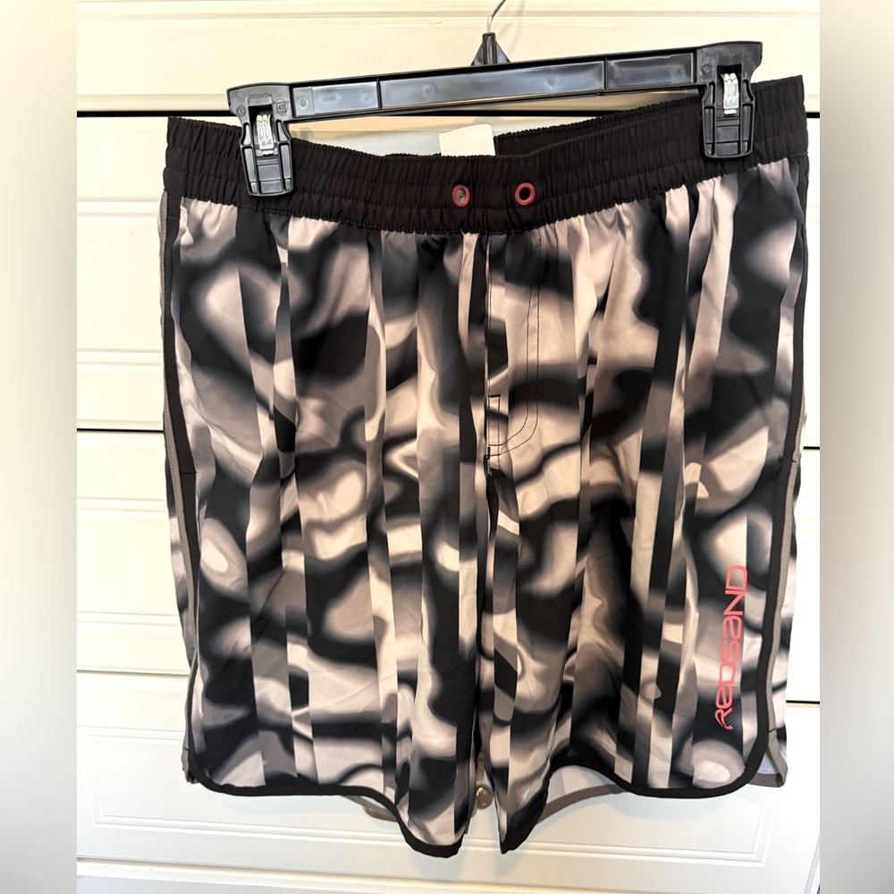 Men’s Redsand lined athletic shorts. Size medium.